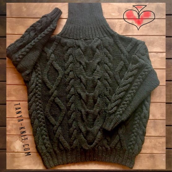 Вязаный женский свитер Оверсайз с Черными Аранами